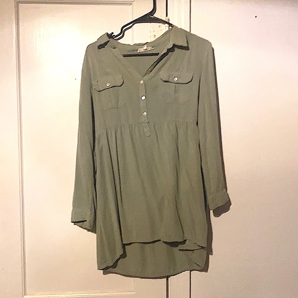 Mini dress with collar.